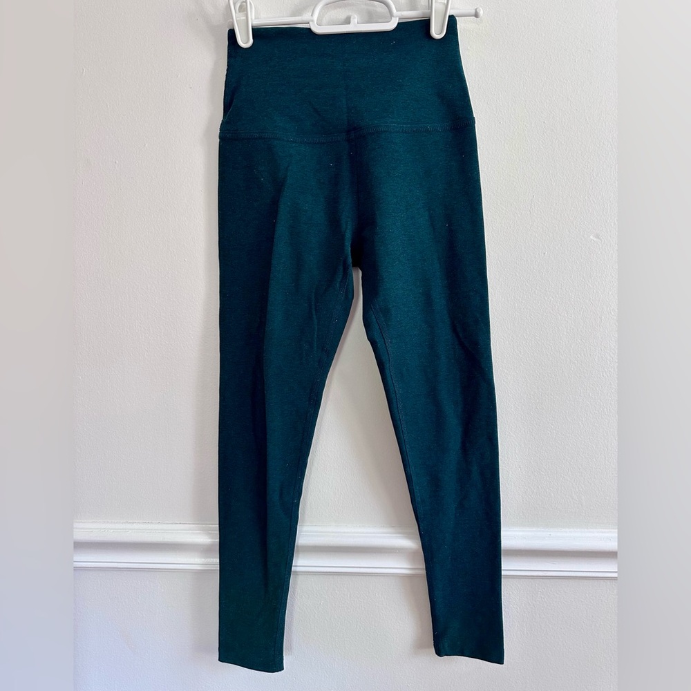 Beyond Yoga Caught in the Midi Dark Spruce Green Heather Xs Leggings